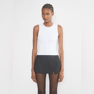 ✨ Aritzia Original Contour Muscle Tank in White — Size M  ✨